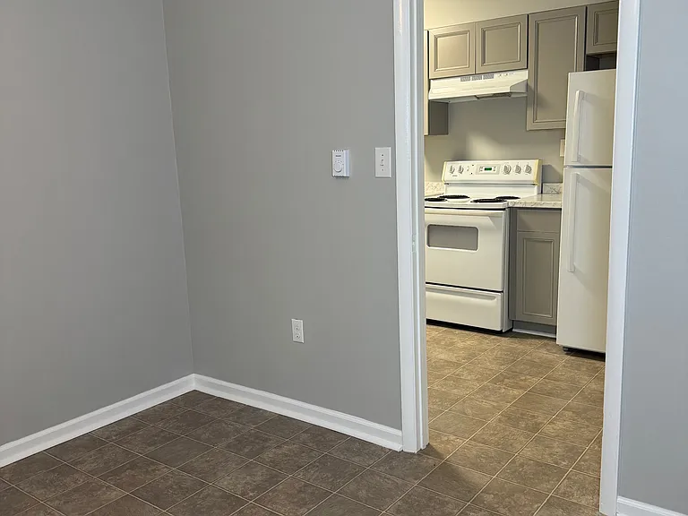 1 College Cres — Photo 7