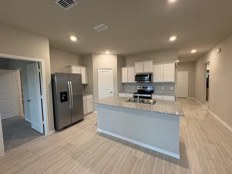 548 Mash Ln — Photo 2