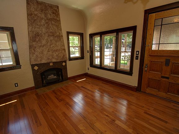 3rd image of 1929 Woodburn St