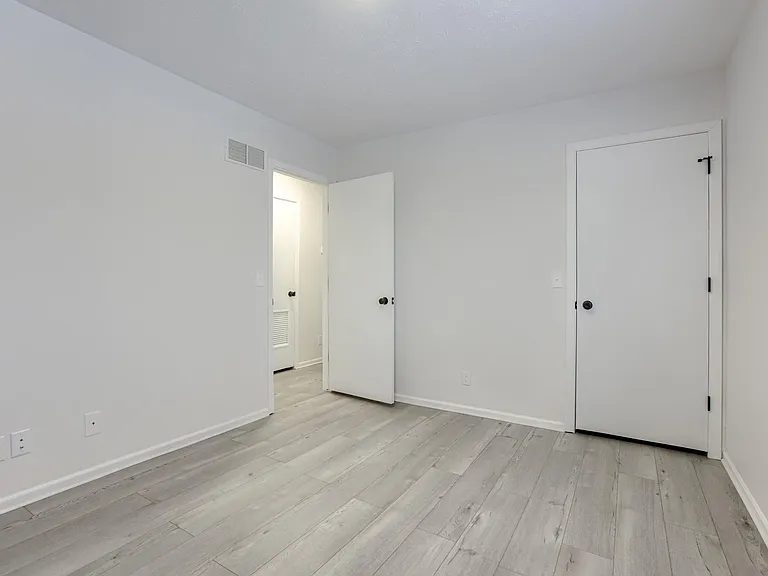 240 N 1st St #11 — Photo 14