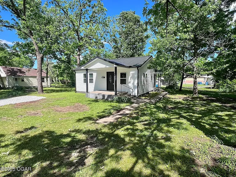 211 S Brownell Ave — Photo 3