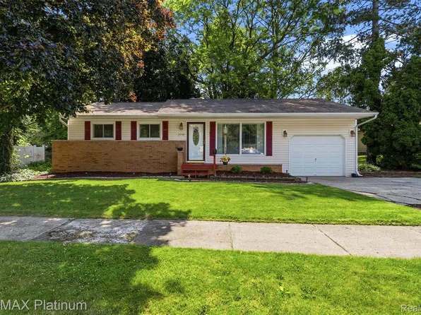 2914 Amherst Dr, Lansing, MI 48906