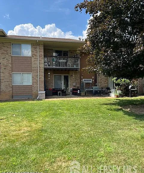 405 Cynthia Ct S — Photo 4
