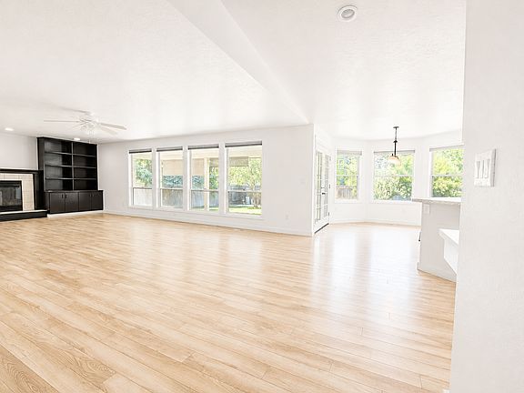 4th image of 5643 N Citadel Way