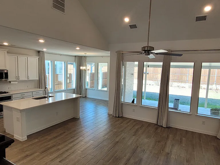 913 Rosebay Dr — Photo 16