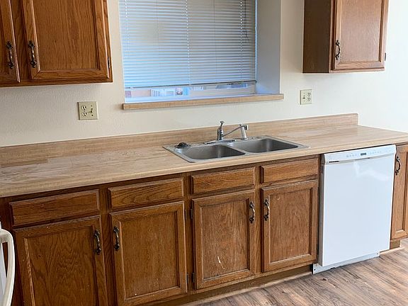 4th image of 3450 Cedarhurst Way