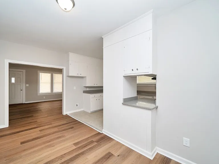 419 Gladys St — Photo 16