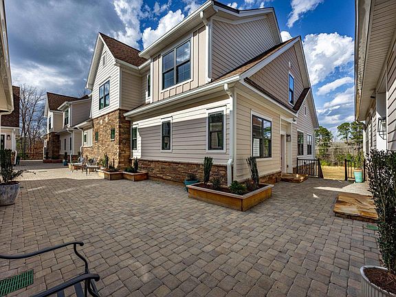 2nd image of 1028 Manarola Rd