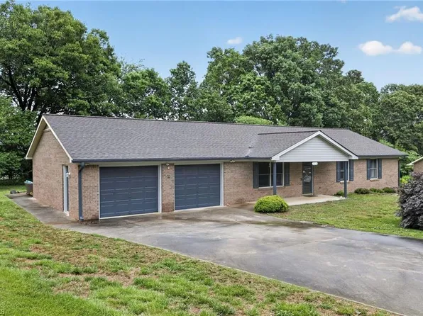 316 Christine Ct, Winston Salem, NC 27127