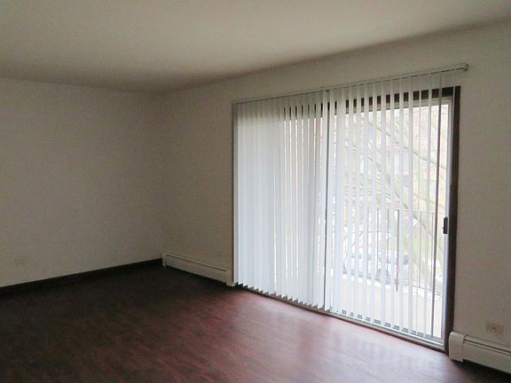 2nd image of 1443 Ashland Ave APT 11