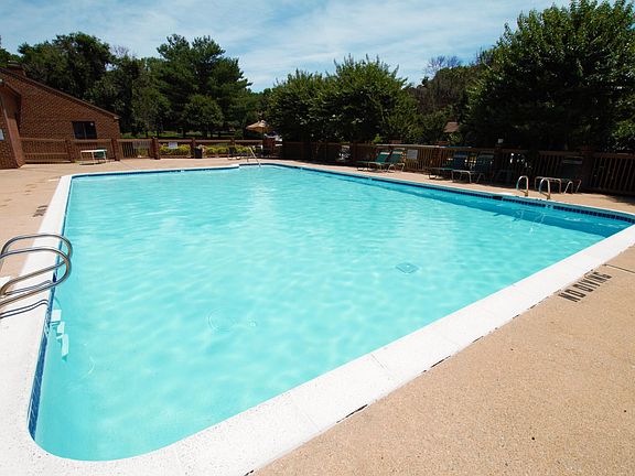 Pool & sauna room included!