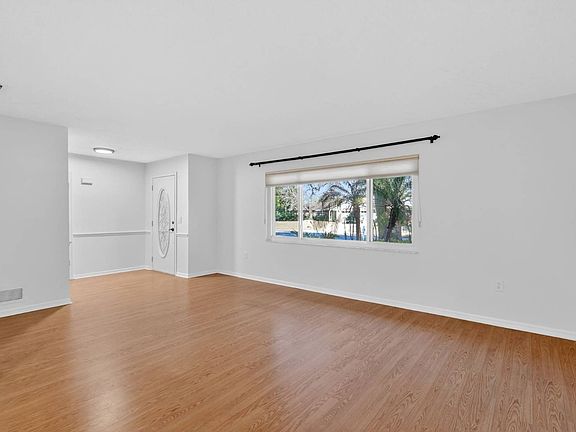 3rd image of 3450 Laurel Dr