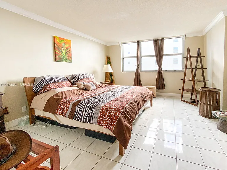 9225 Collins Ave #1010 — Photo 22