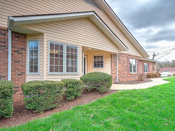 2nd image of 1102 Estate Dr #1102