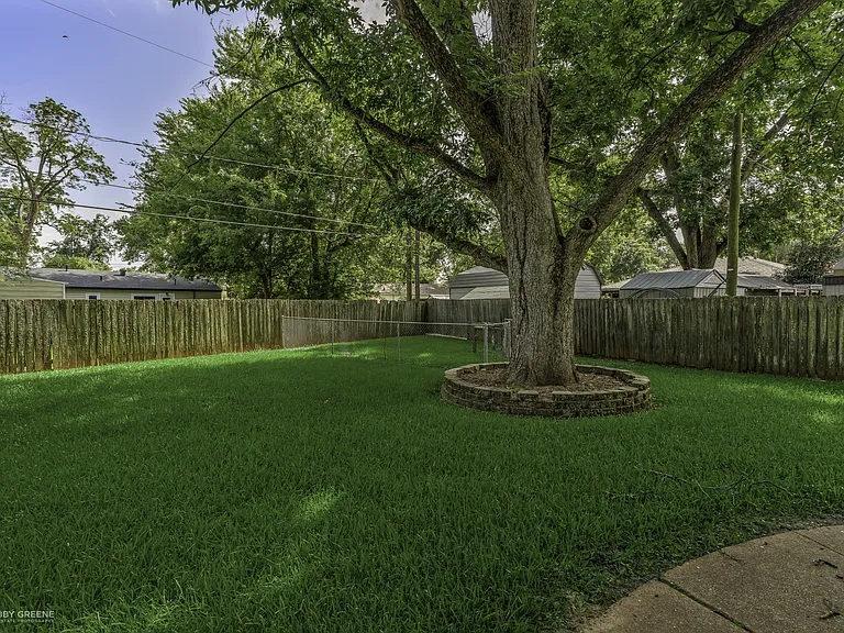 1602 San Saba St — Photo 11