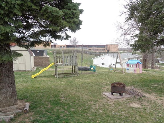 4th image of 907 E Saint Clair St