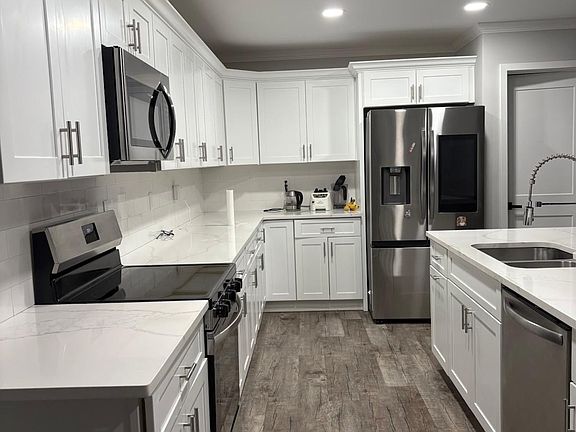 4th image of 606 Old River Rd
