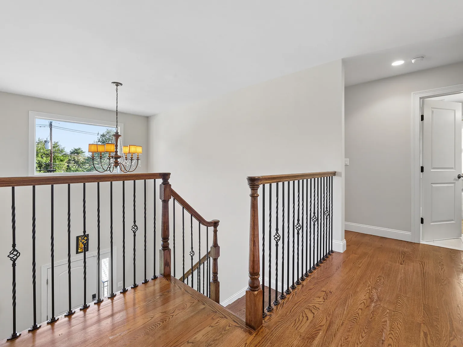 4 bed, 2.5 bath, 2400 sqft, $5,000 — Photo 3