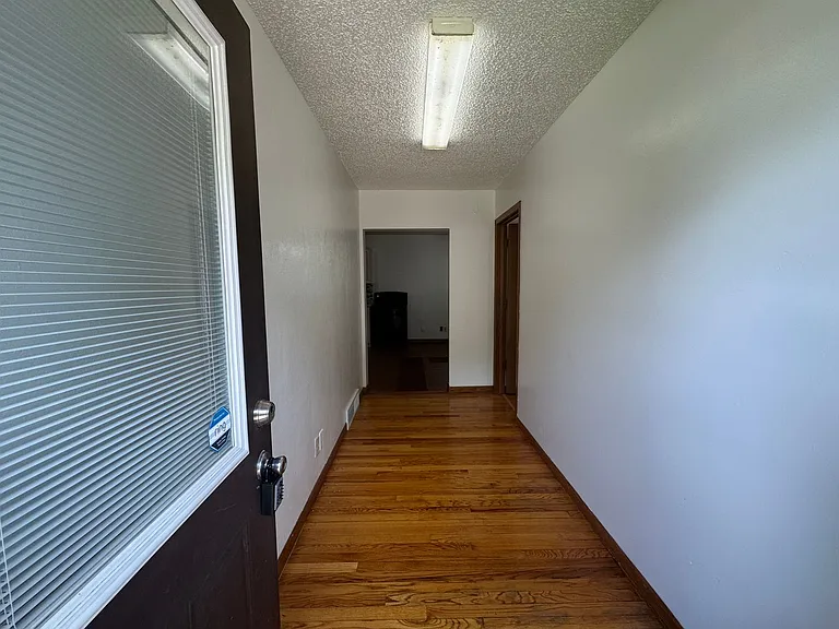 525 E 47th St — Photo 29