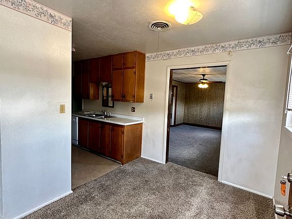 3rd image of 3911 Knollcrest Dr