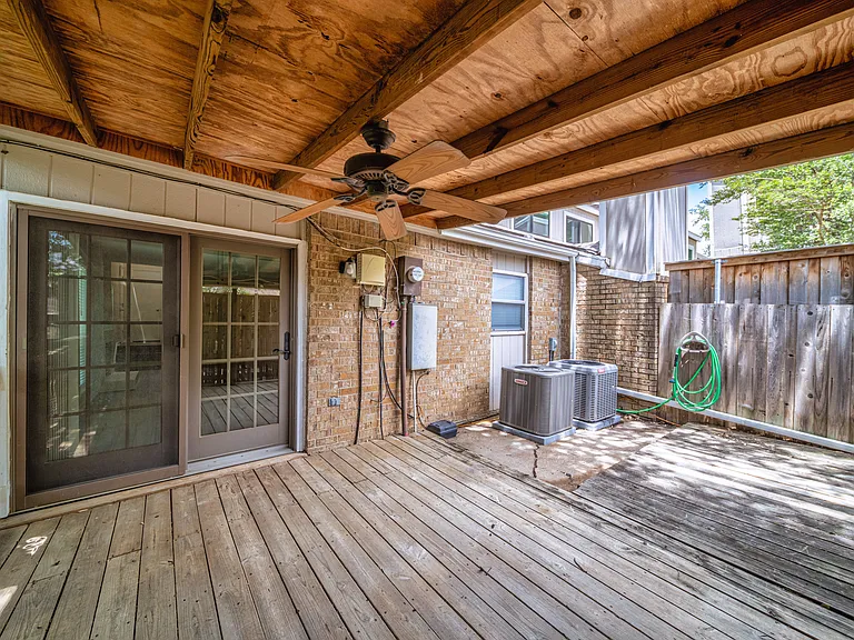 2719 Creek Wood Ct — Photo 17