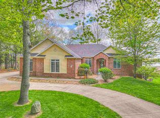 4447 Peninsula Dr, Jackson, MI 49201