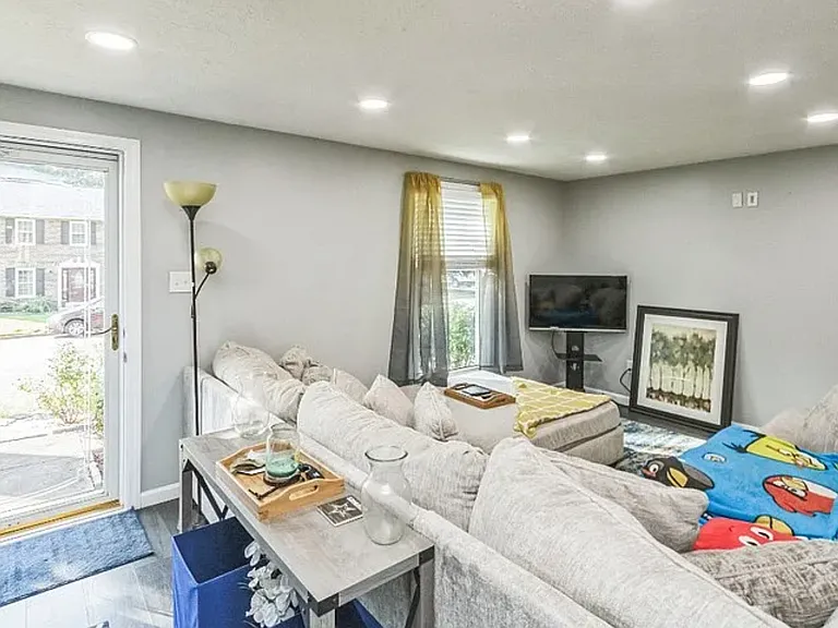 15337 Edgehill Dr — Photo 17
