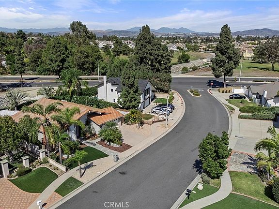 2nd image of 107 San Anselmo Ln