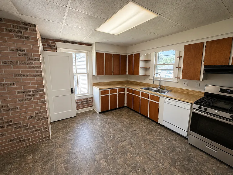 220 W 7th St — Photo 1