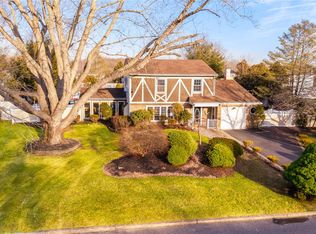 36 Orleans Grn, Coram, NY 11727