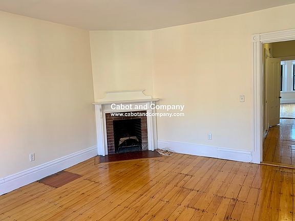 2nd image of 293 Newbury St #6