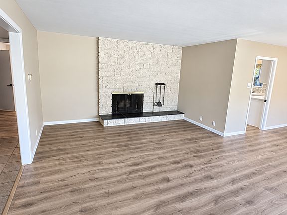 5th image of 249 Devonshire Blvd