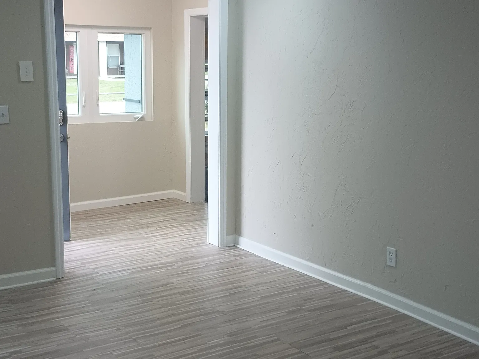 3 bed, 1200 sqft, $2,200 — Photo 2