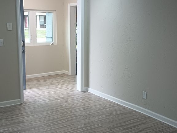 3rd image of 2715 5th Ave E