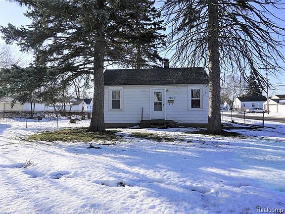 4th image of 28543 Dawson St