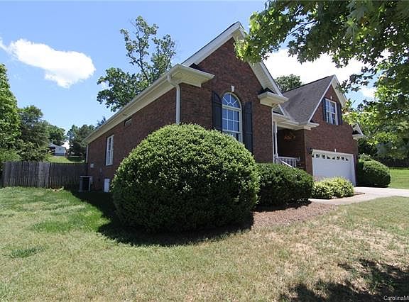 5th image of 1000 Strawberry Ln