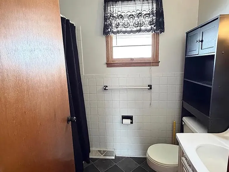 631 Hollywell Ave — Photo 4
