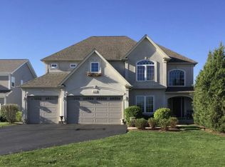 555 Enclave Dr, Cary, IL 60013