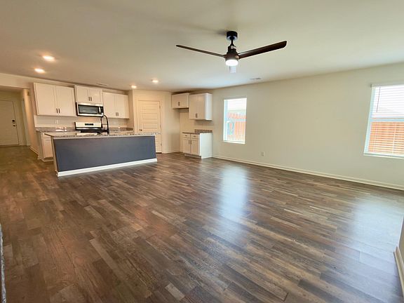 5th image of 256 Archers Brook Ln