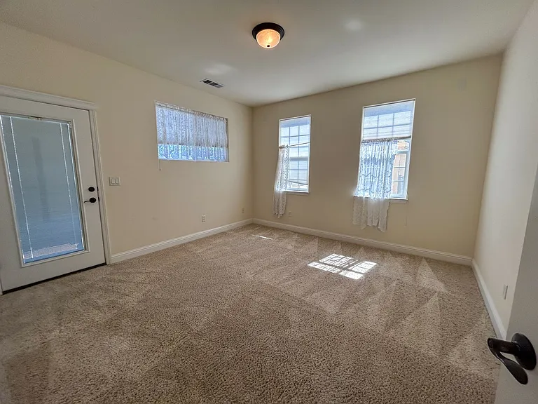 1340 Kate Ct — Photo 10