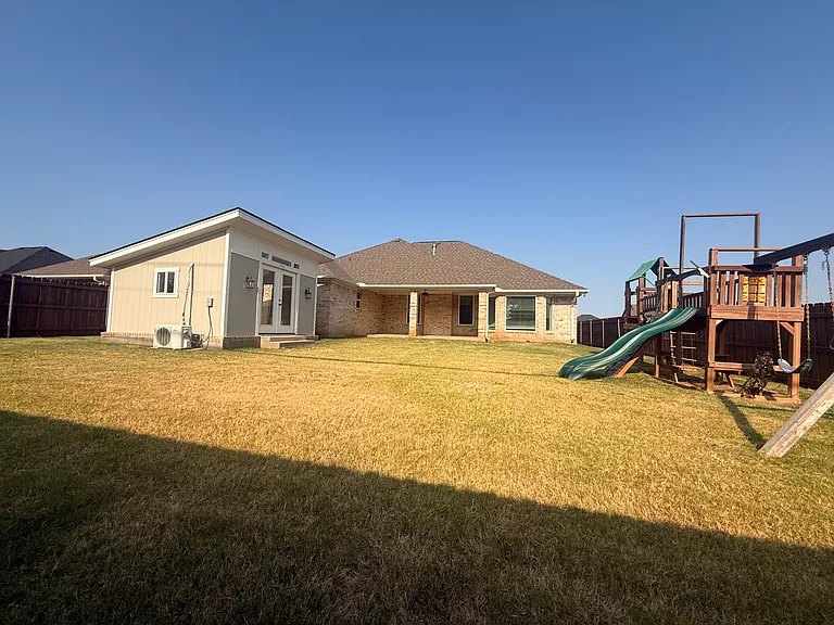 5007 Cy Young Dr — Photo 25