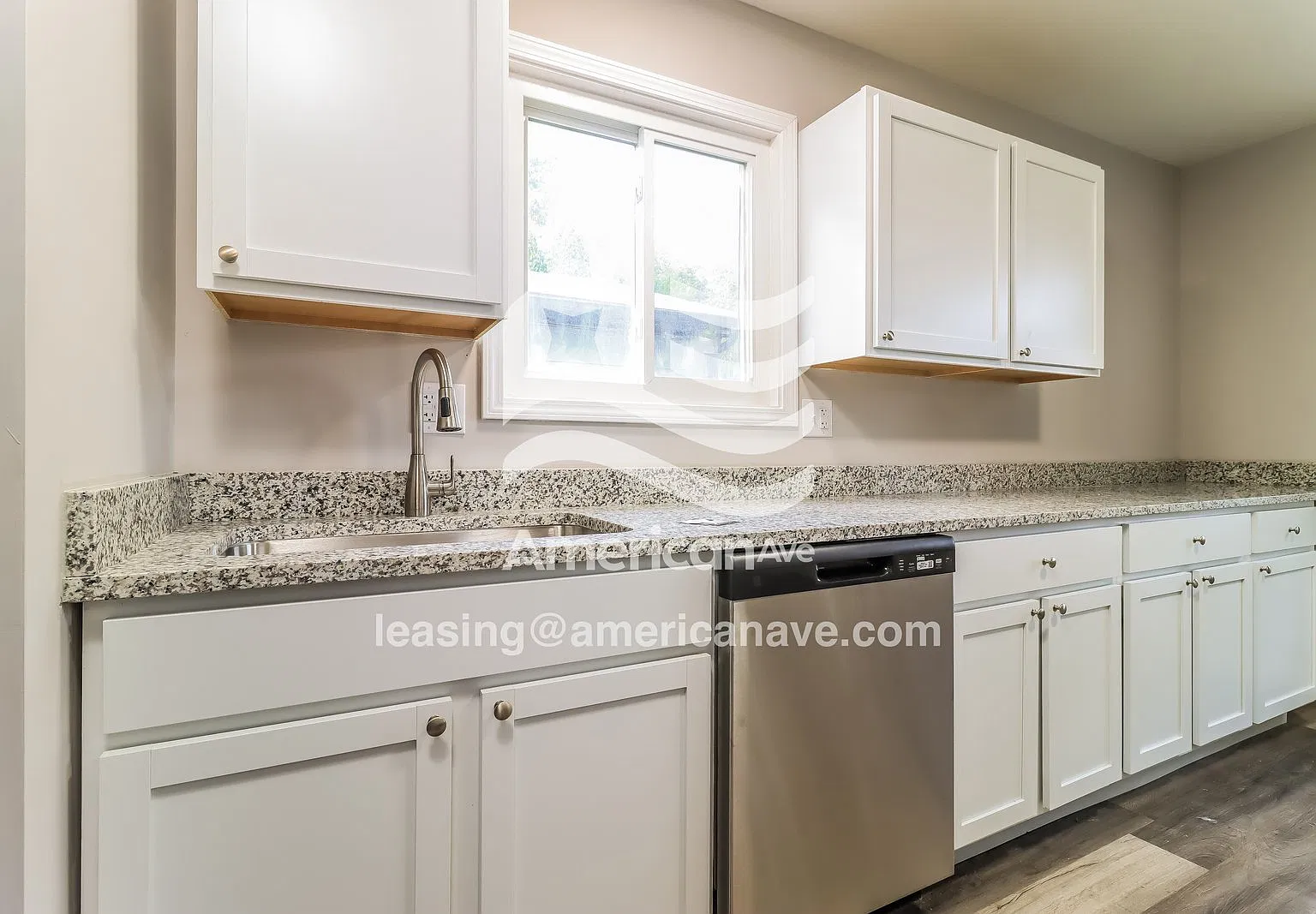 3 bed, 1.0 bath, 1001 sqft, $1,597 — Photo 4