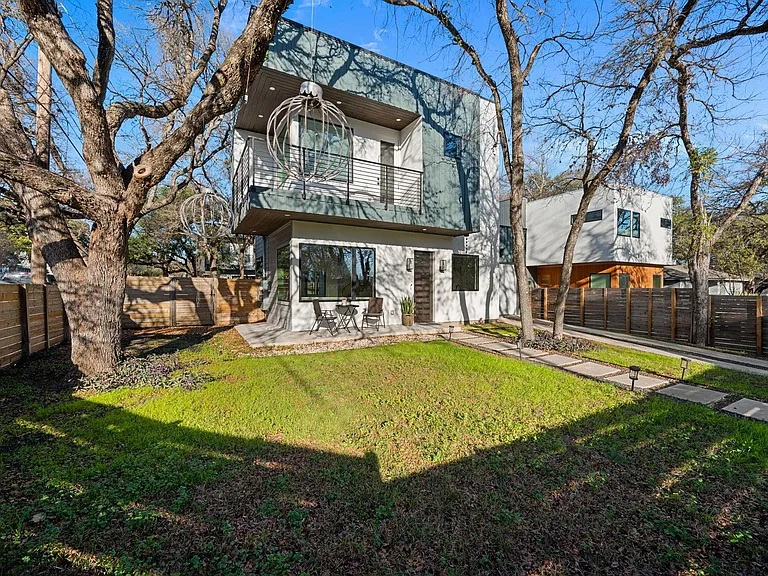 910 Nalide St #B — Photo 36