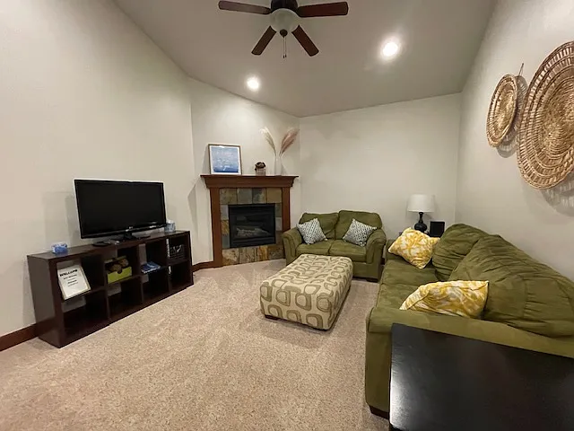 2 bed, 1008 sqft, $3,000 — Photo 4