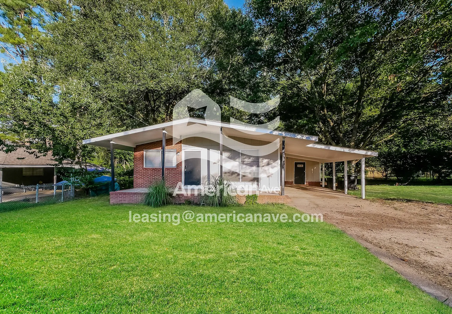 3 bed, 1.0 bath, 902 sqft, $1,535 — Photo 1