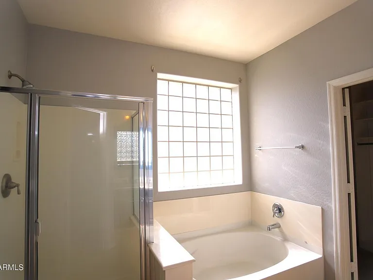 2840 S Miller Dr — Photo 22