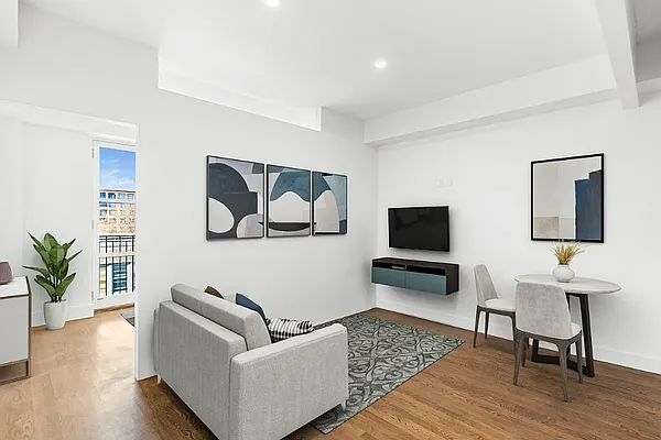 Rented by REAL New York | media 21