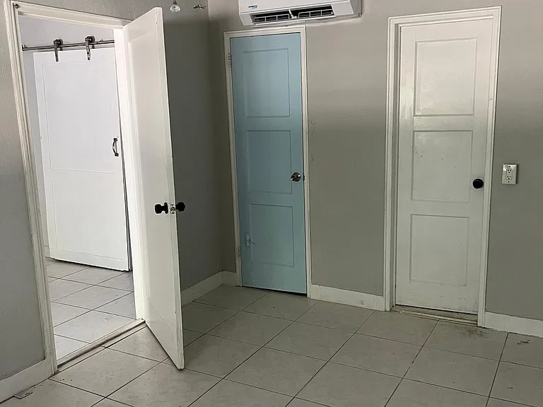 Bedroom with walkin closet
