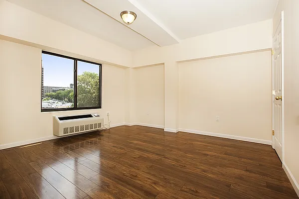 Rented by Nest Seekers International | media 14