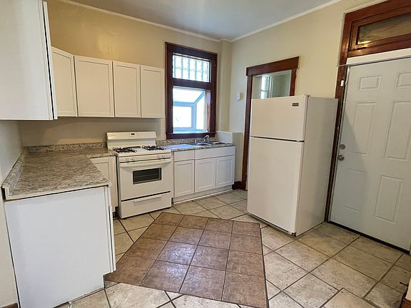 4th image of 952 Mansion Ave